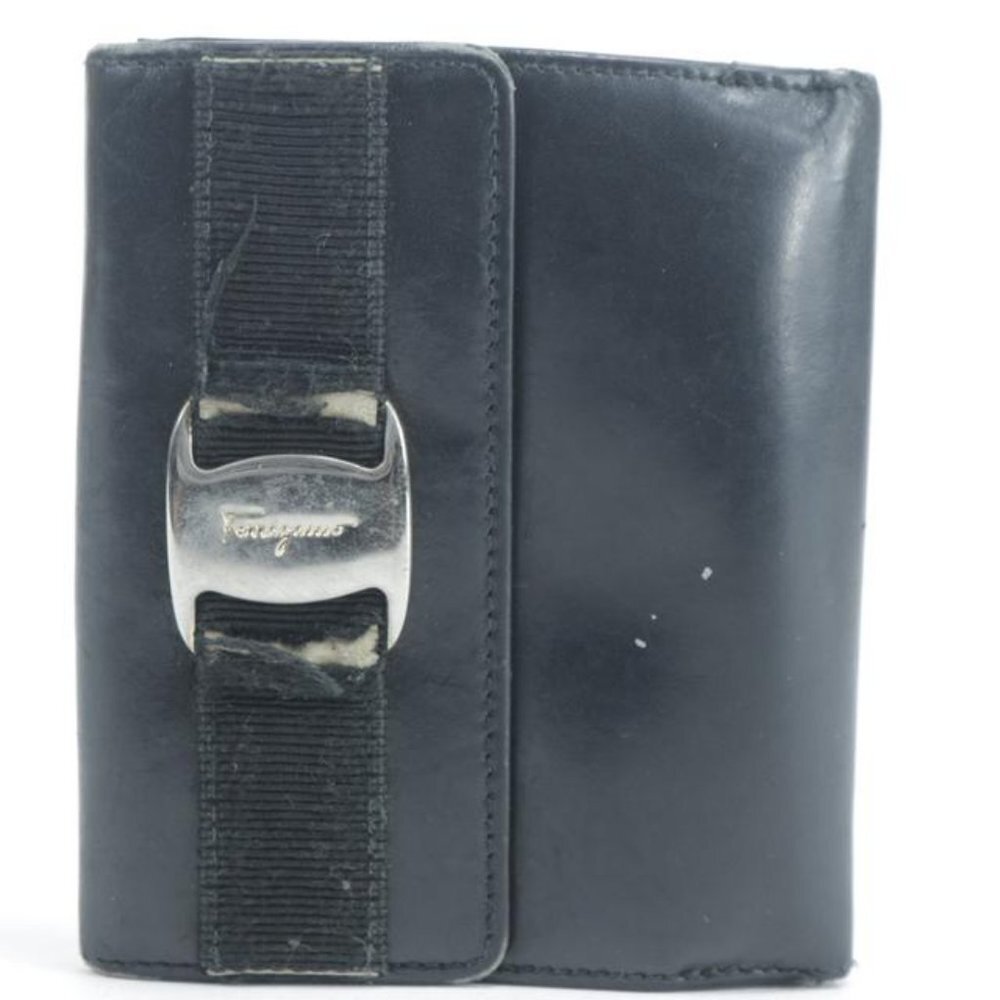 Salvatore Ferragamo Black Leather Gancini Logo Com
